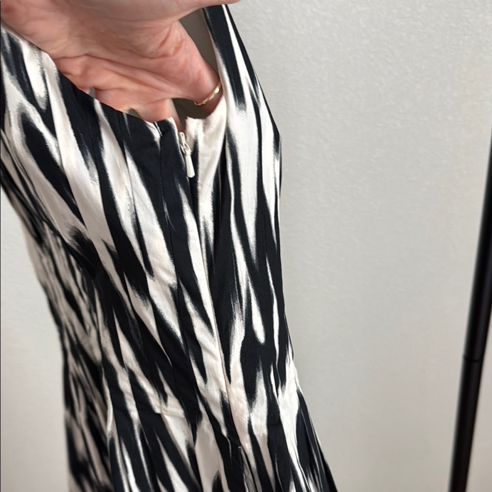 Banana Republic Black and White Mini Dress - Picture 8 of 10